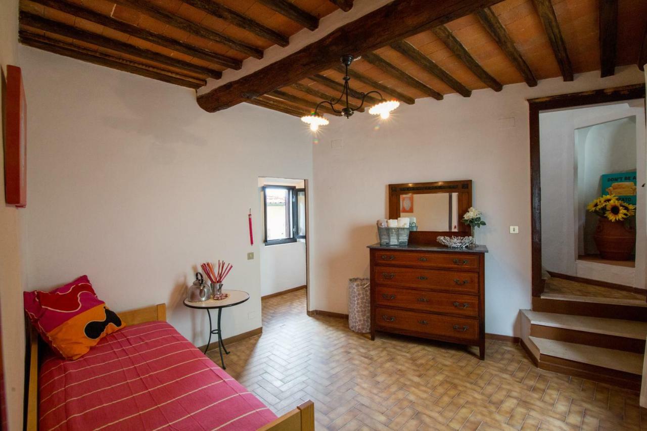 דירות ראדה אין קיאנטי Art Rebus Tower In Tuscany מראה חיצוני תמונה