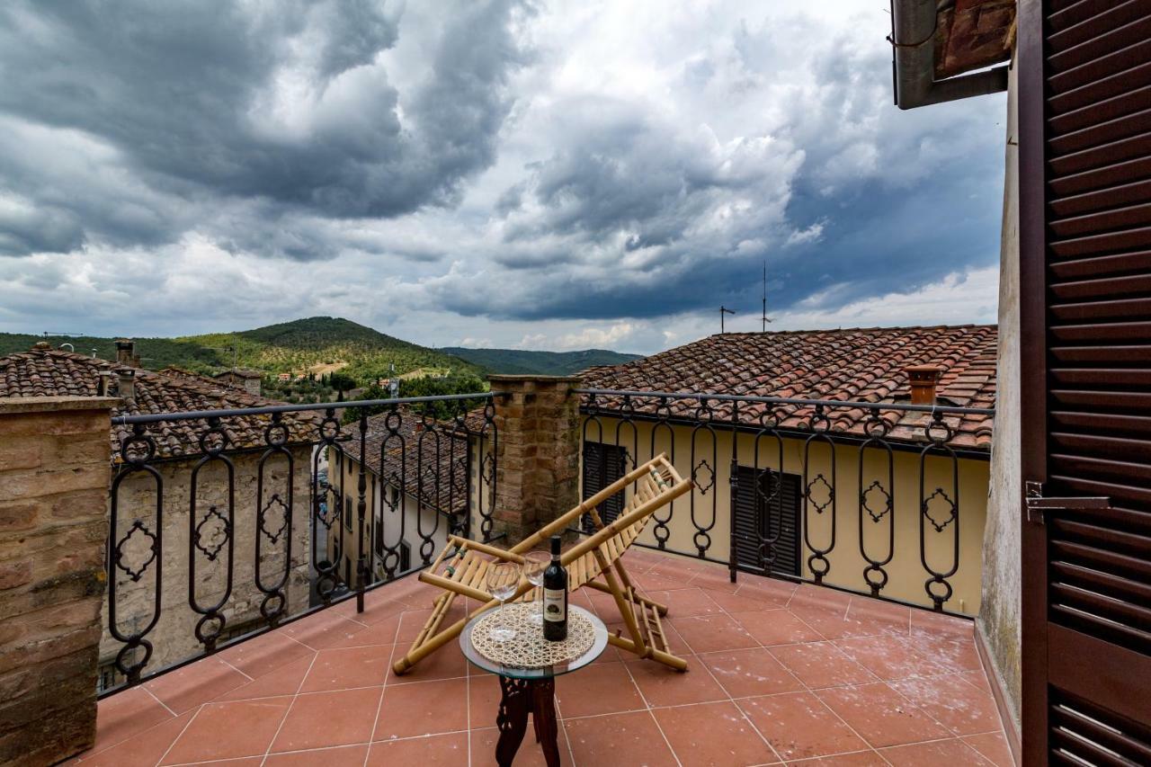דירות ראדה אין קיאנטי Art Rebus Tower In Tuscany מראה חיצוני תמונה