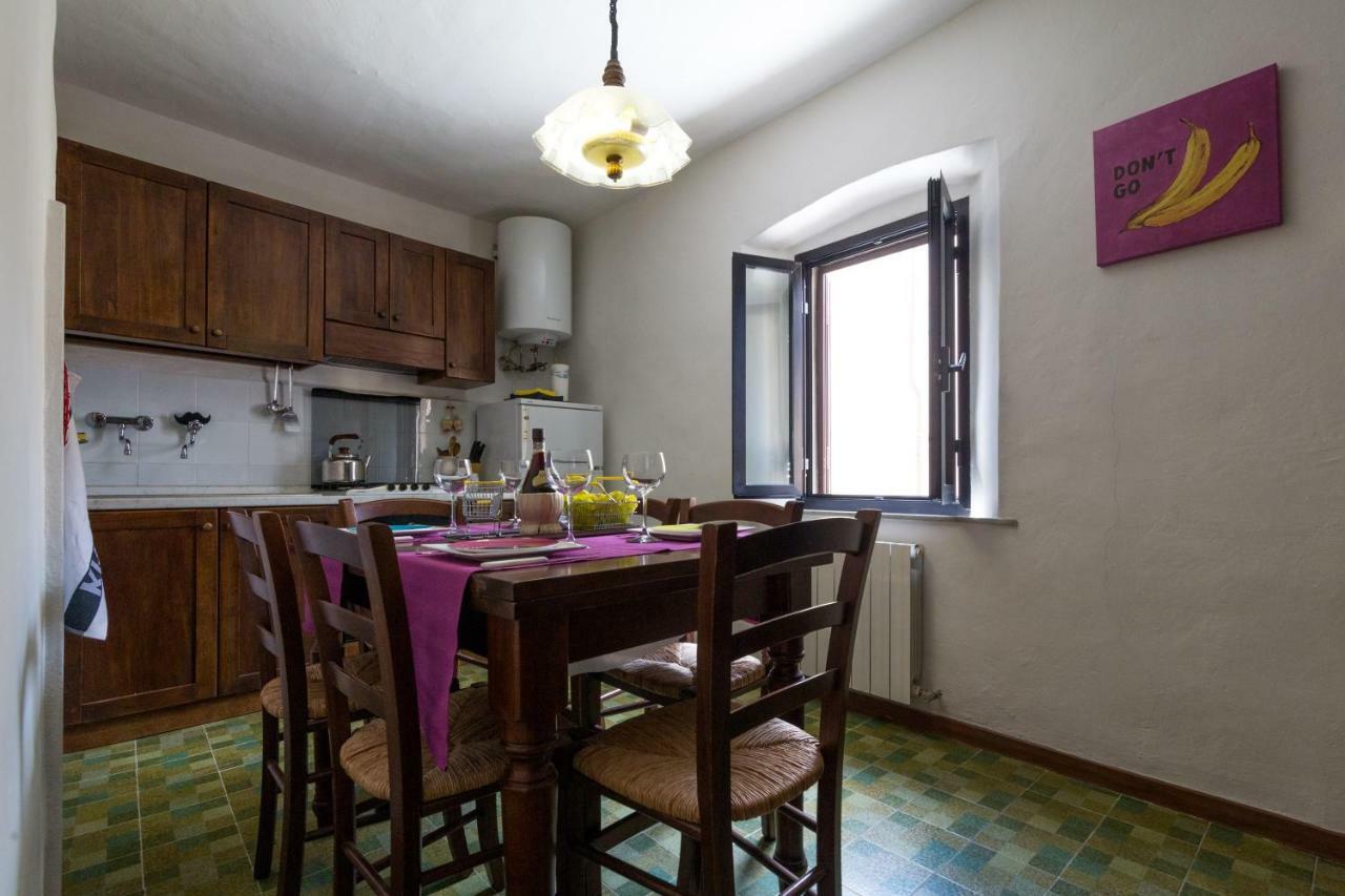דירות ראדה אין קיאנטי Art Rebus Tower In Tuscany מראה חיצוני תמונה